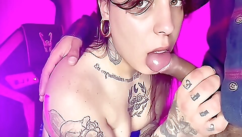 Amateur deepthroat fuck - tattooing girl fucked hard